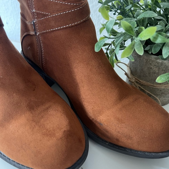 St. Johns Bay Womens Dalian Chelsea Ankle Boots Brown Low Heel Zip Size 10 Shoes - Picture 11 of 12